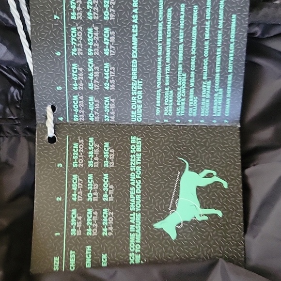 Size 3 black/red puffer dog coat with velcro fasteners and zipper back closure - Picture 6 of 7